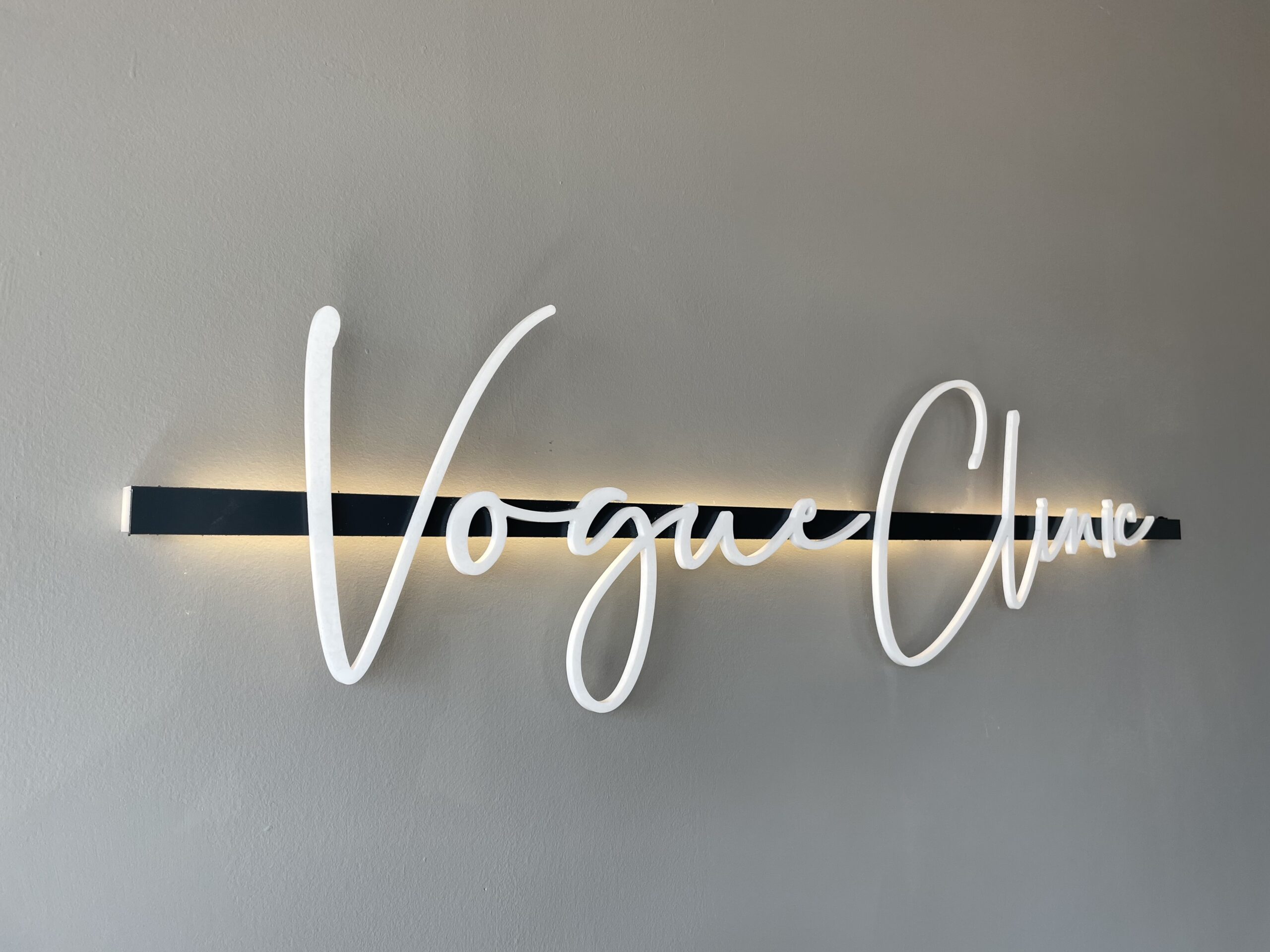 Logotec Interiorismo comercial Vogue