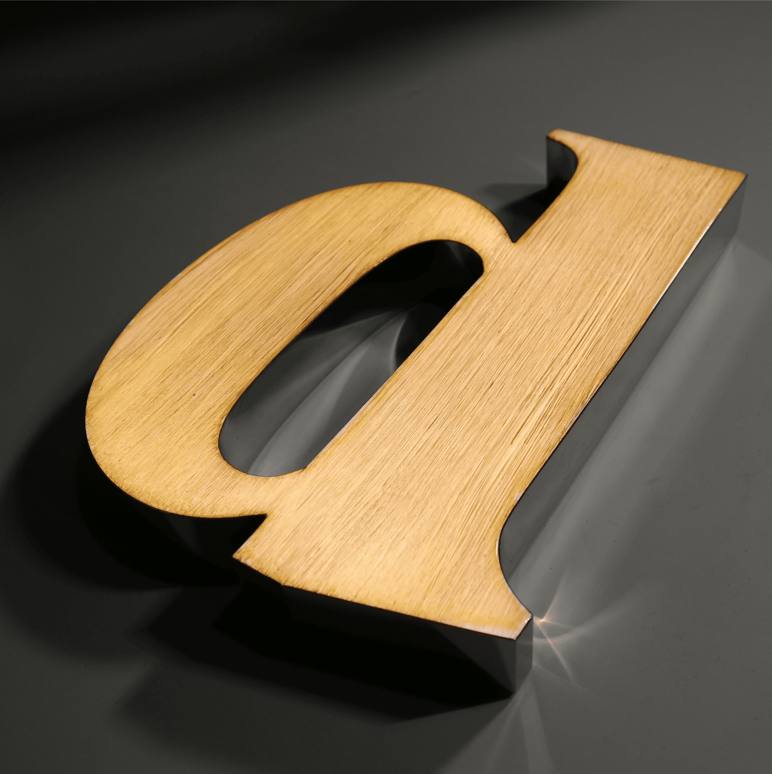 Logotec letras corpóreas madera